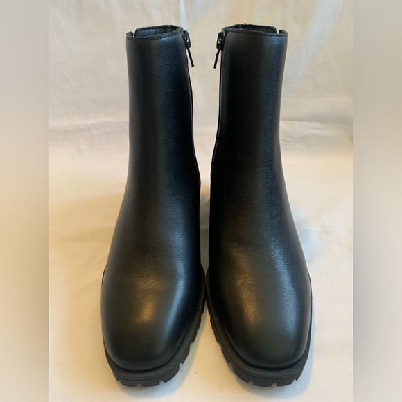 NWOB CROWN VINTAGE BLACK LEATHER ANKLE SIDE-ZIP BOOTS IN SIZE 6M - Picture 8 of 15